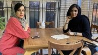 لیندا کیانی و دوستش‌ در یک کافه + عکس