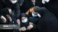 حال بد مادر مرحوم علی انصاریان در مراسم خاکسپاریش + عکس