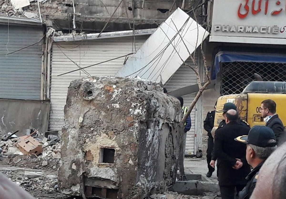 پیدا شدن گاوصندوق ۵ تنی از زیر آوار پلاسکو