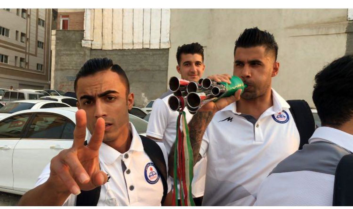 دروازه بان استقلالی پارس جم، لیدر شد!(عکس)