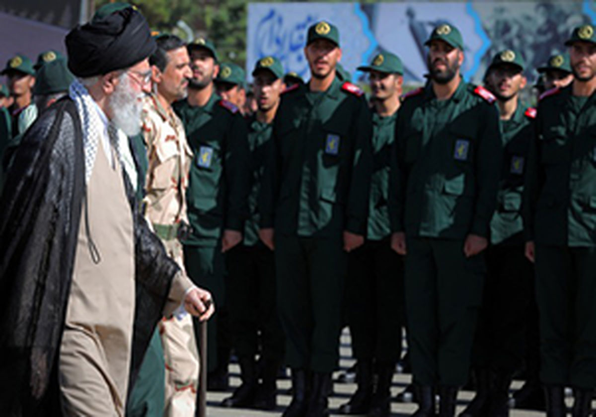 سان دیدن رهبر انقلاب از دانشجویان افسری دانشگاه امام حسین(ع) + فیلم