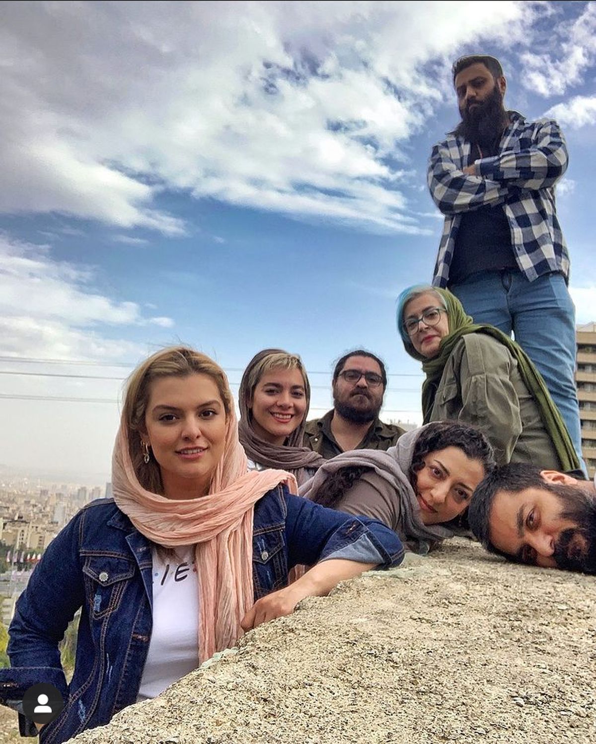 گشت و گذار دنیا مدنی با دوستانش + عکس
