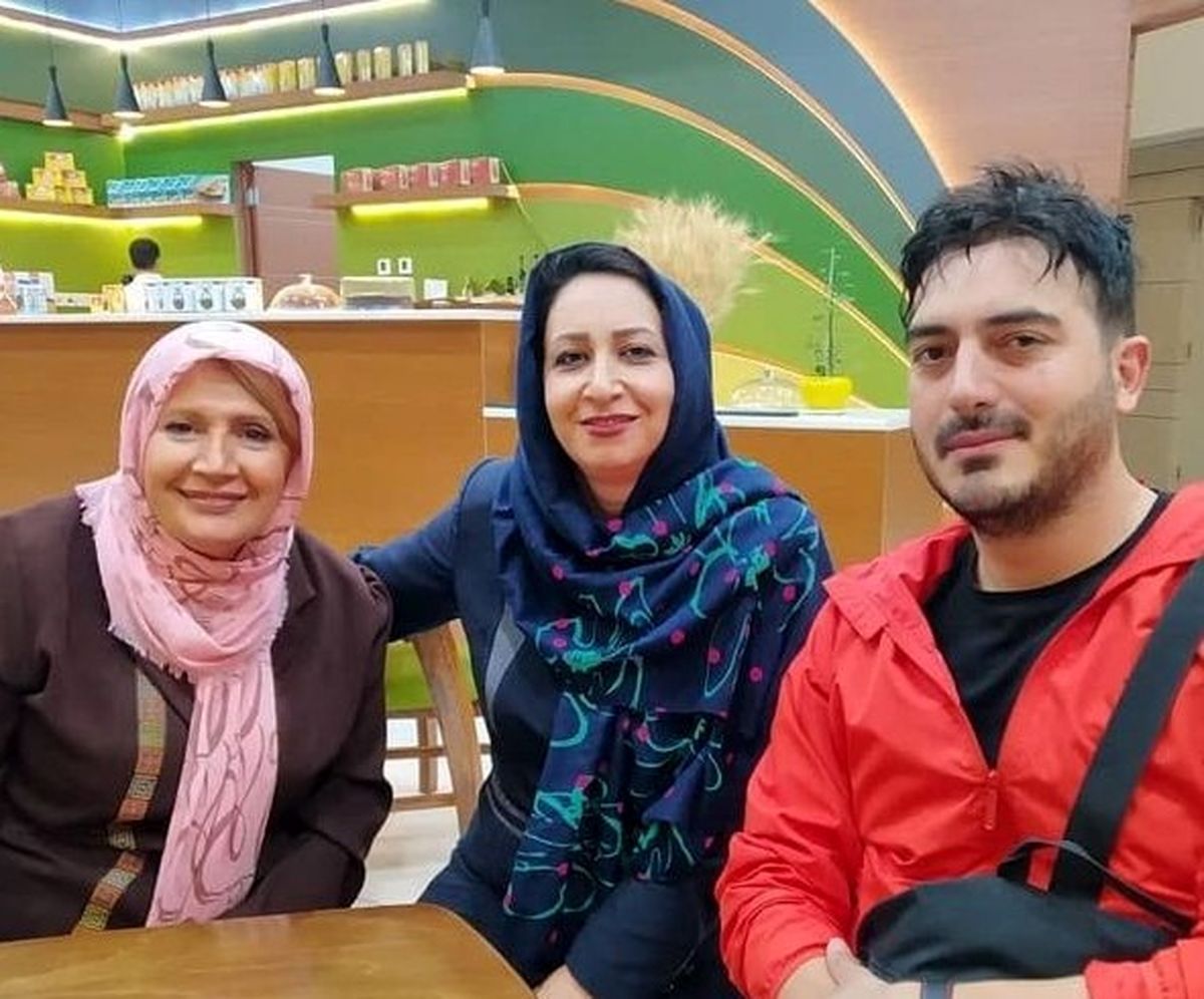 خانم بازیگر پیشکسوت و نیما شاهرخ شاهی در کافه ای خوش رنگ و لعاب+عکس