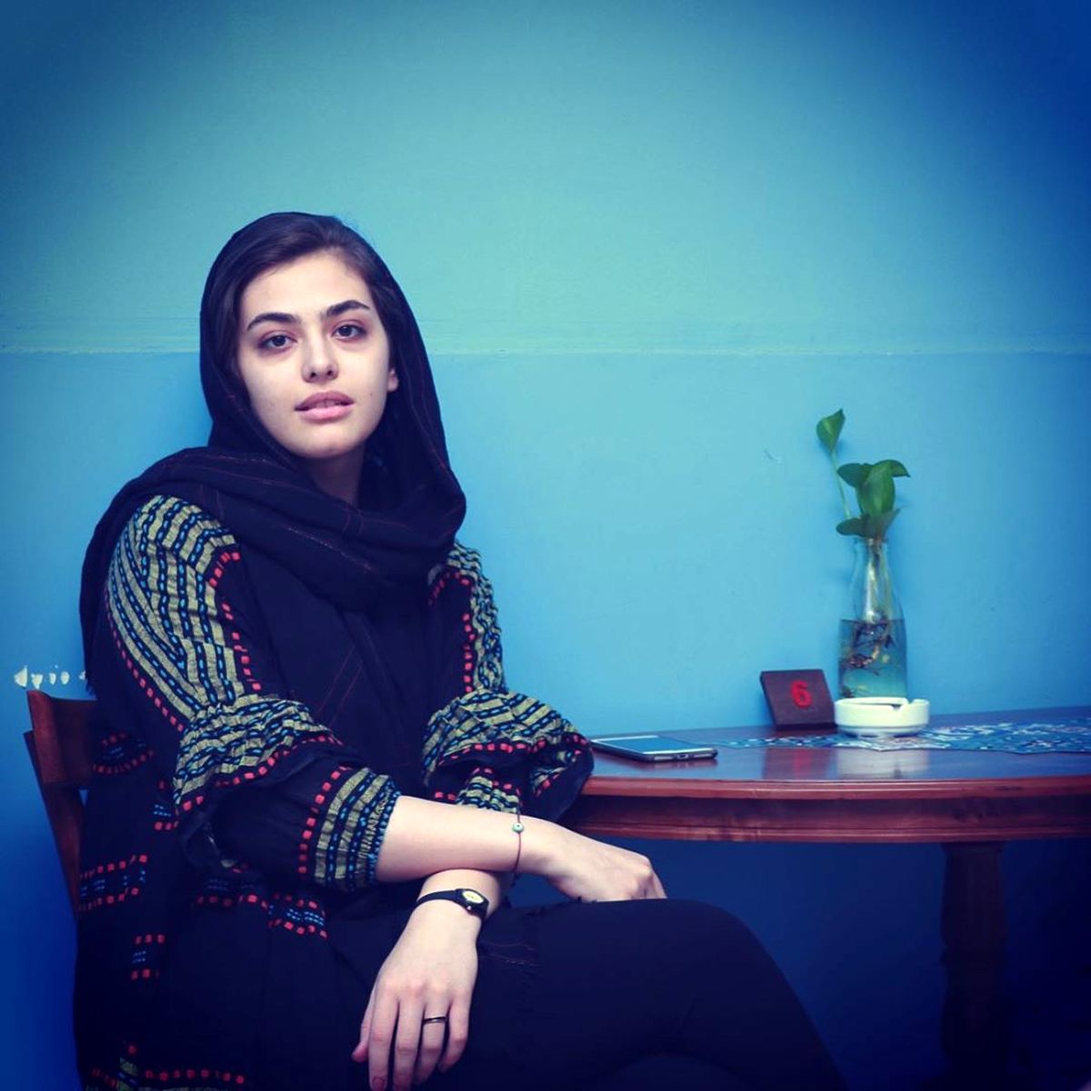عکس بازیگر سریال پدر در کافه