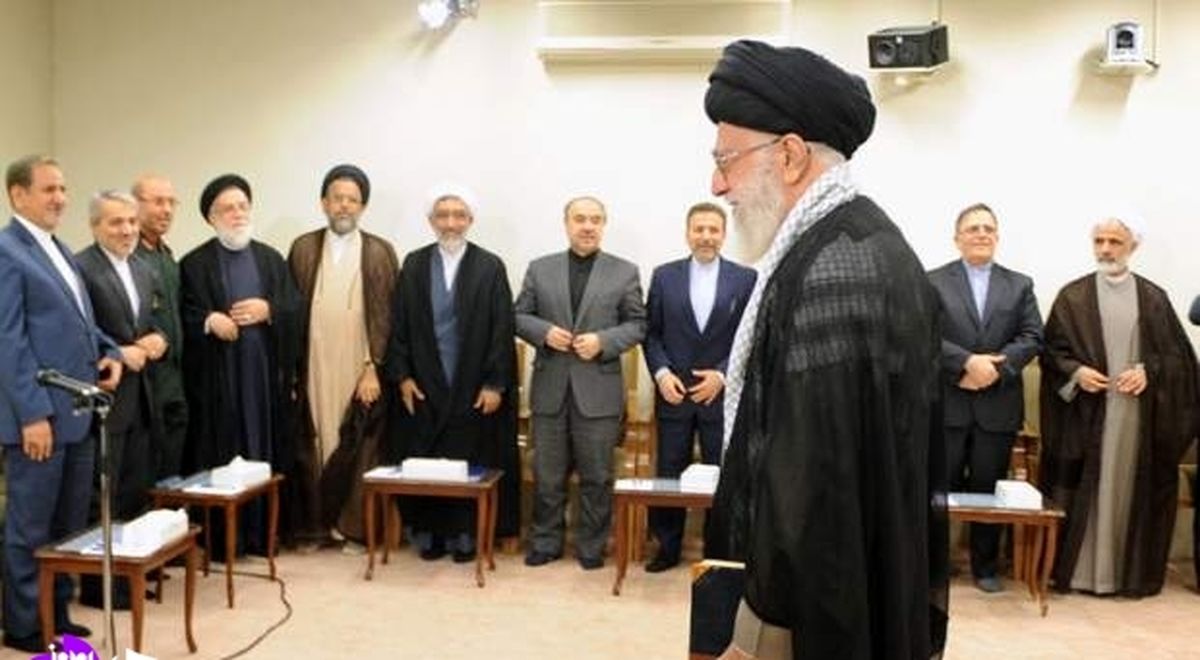 رهبر انقلاب در برابر فشار اقتصادی دشمن چه کردند؟