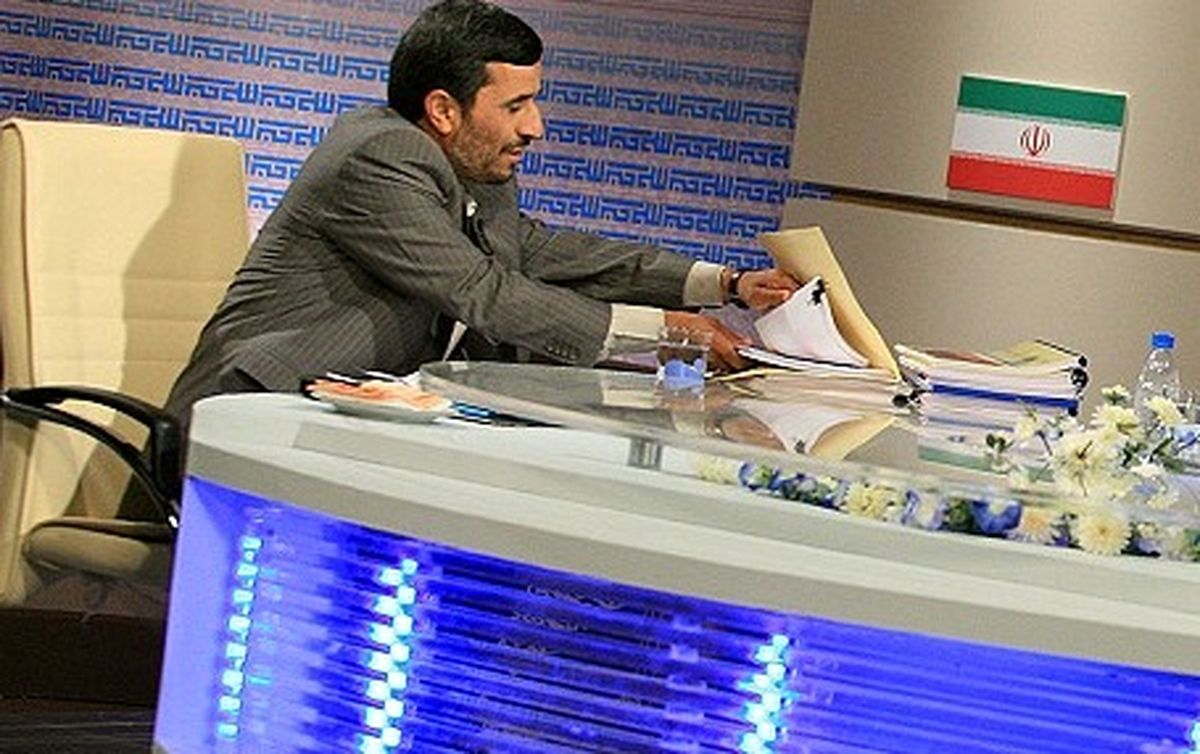انقلابی نمایی بنام احمدی‌نژاد