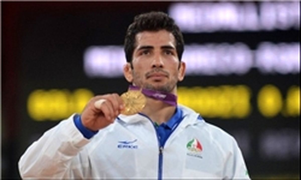 پدر قهرمان کشتی فرنگی جهان و المپیک در سالن مسابقات +عکس