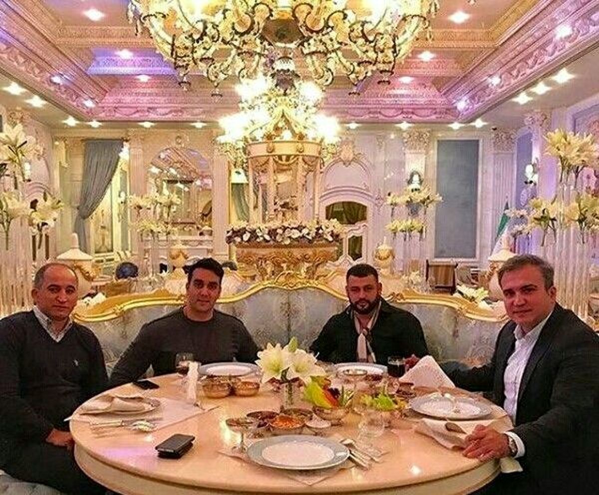 پوریا پورسرخ و دوستانش در رستورانی مجلل + عکس