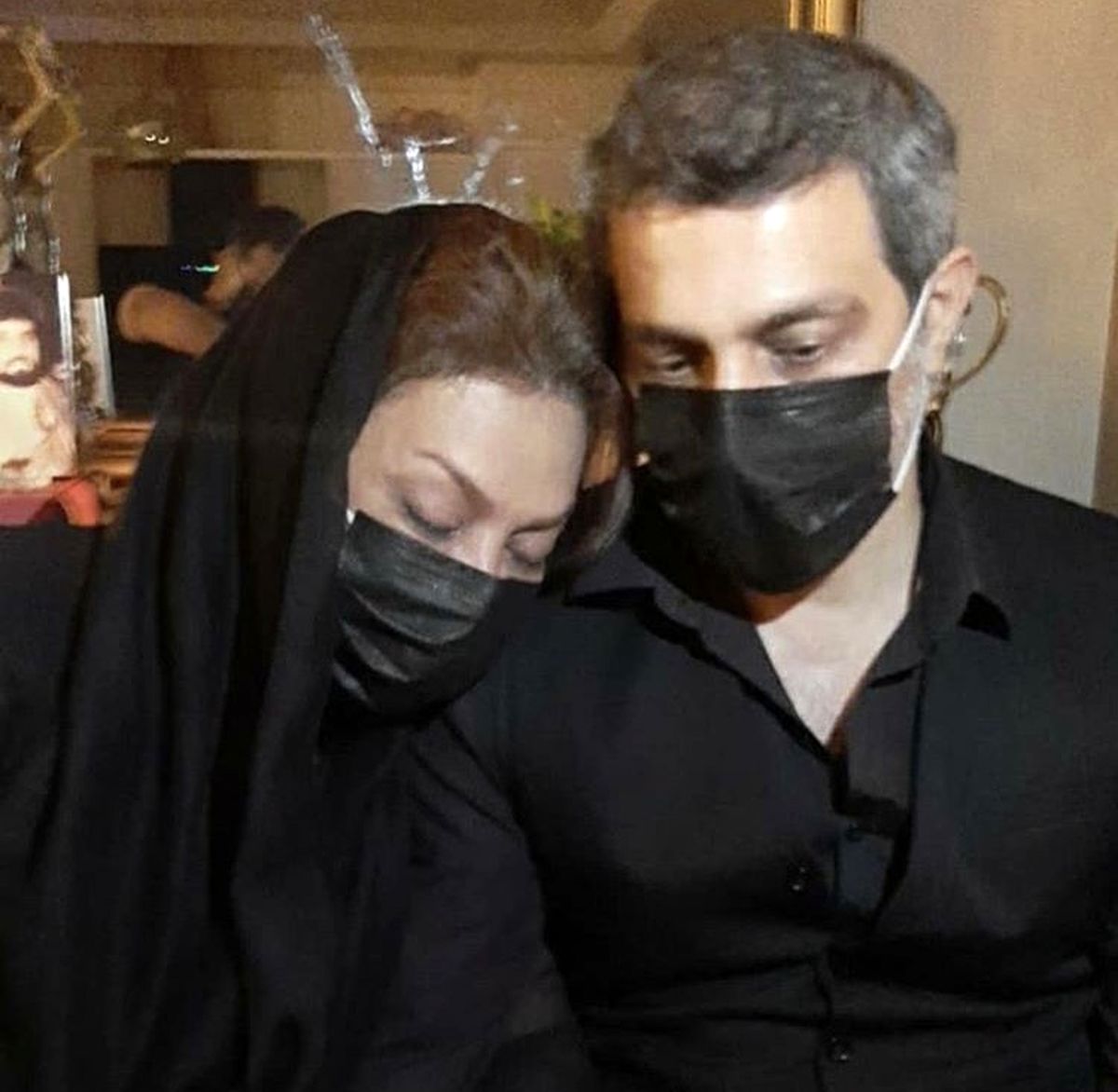 حال بد نسرین مقانلو در مراسم‌ پدر مرحومش + عکس