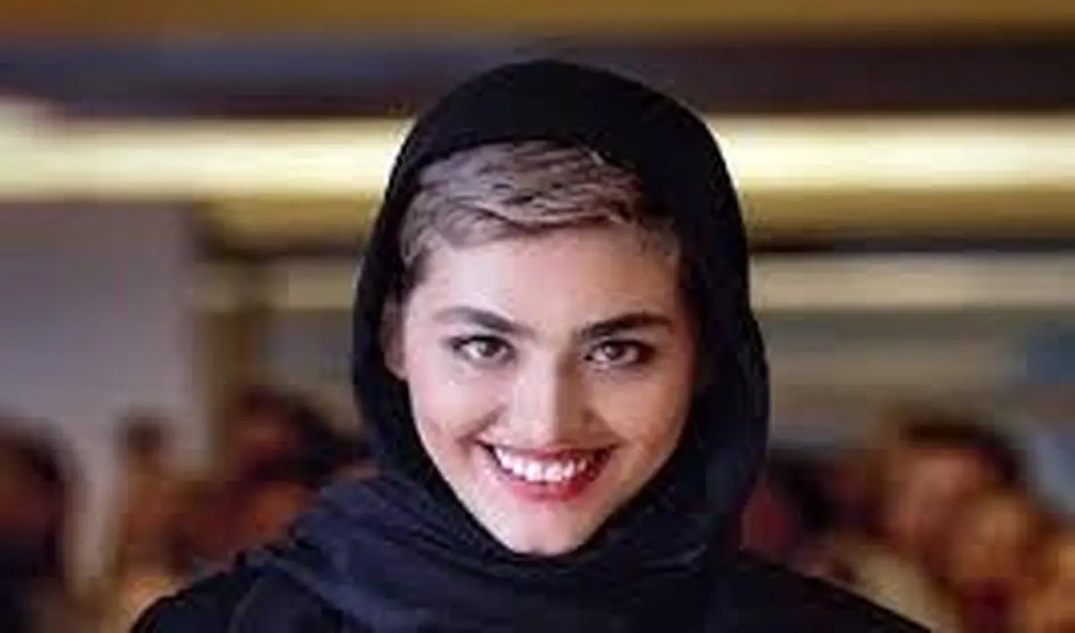 ریحانه پارسا در کنار رفیقش