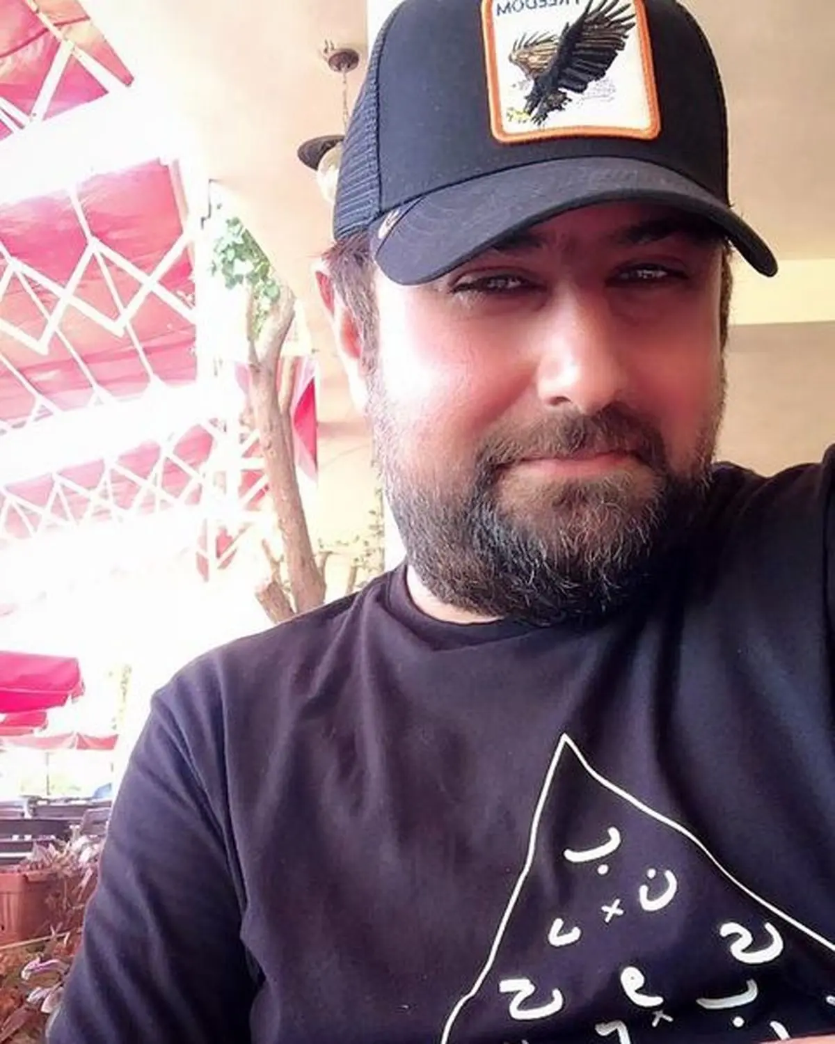 کلاه و تی شرت متفاوت محمد علیزاده + عکس