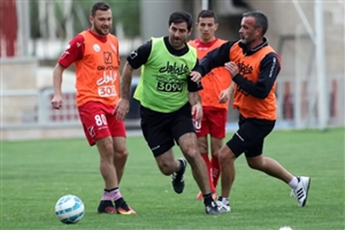 باقری جمعه در جمع پرسپولیسی‌ها
