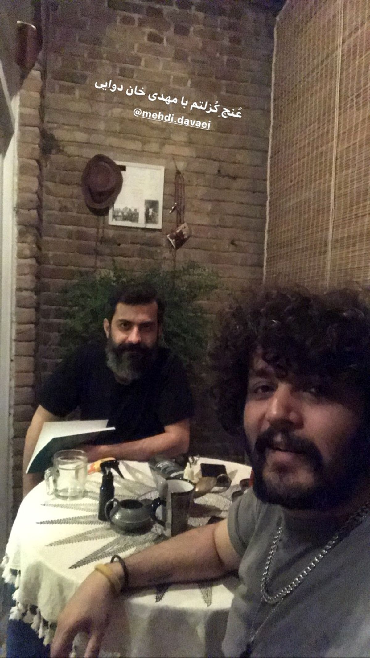 دورهمی شبانه آقای بازیگر با دوستش + عکس
