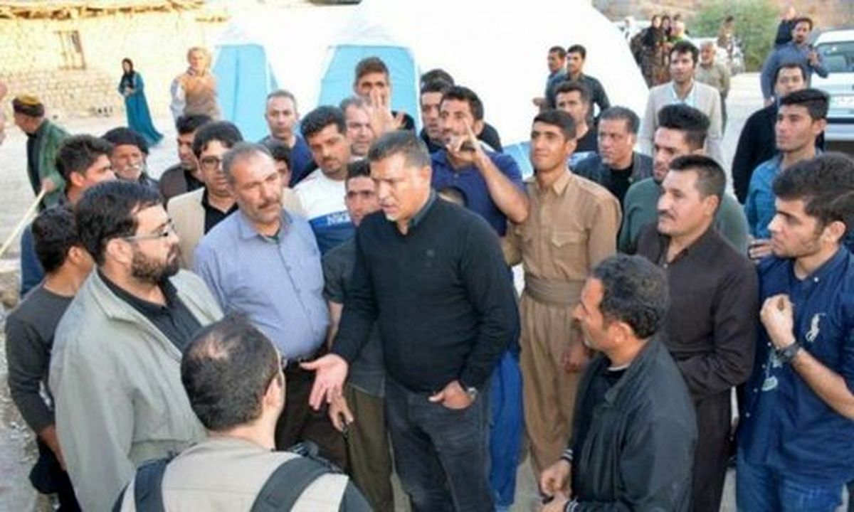 خانه سازی علی دایی در سومین روستای زلزله زده کرمانشاه/عکس