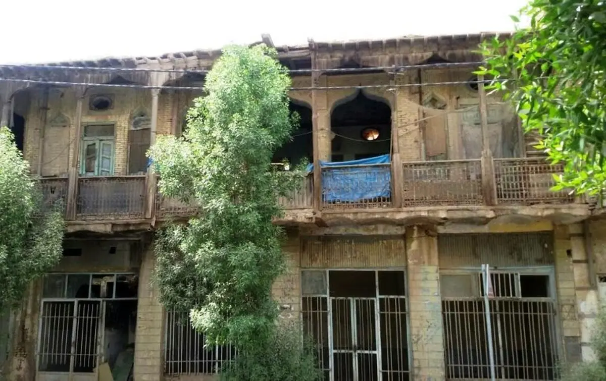 کار تخریب یک اثر تاریخی در آبادان آغاز شد