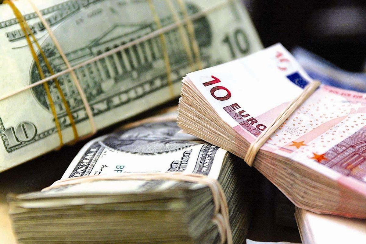 کاهش بهای پوند و یورو+ جدول