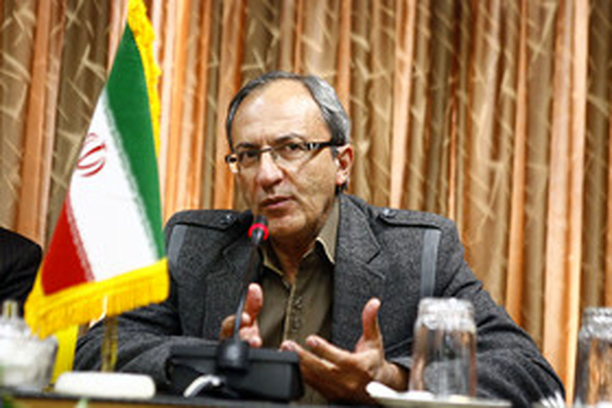 رفتارها در زمینه ارتباط دختران و پسران معقول نیست