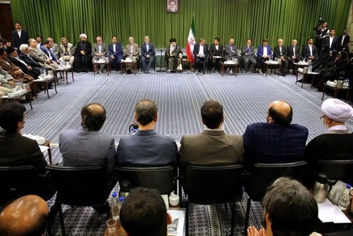 شعر خواندن در حضور شما جرأت میخواهد/ خاطراتی از ۱۳ سال مدیریت جلسات شعر رمضان در محضر رهبر انقلاب