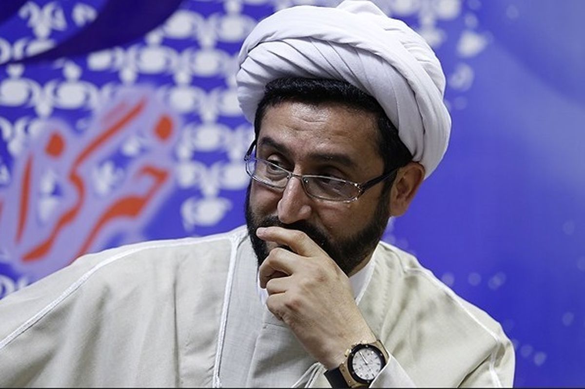 فومنی:باید از کاندیدای پوششی در کنار روحانی حمایت کنیم/بقایی آمده ستاد احمدی نژاد را فعال کند