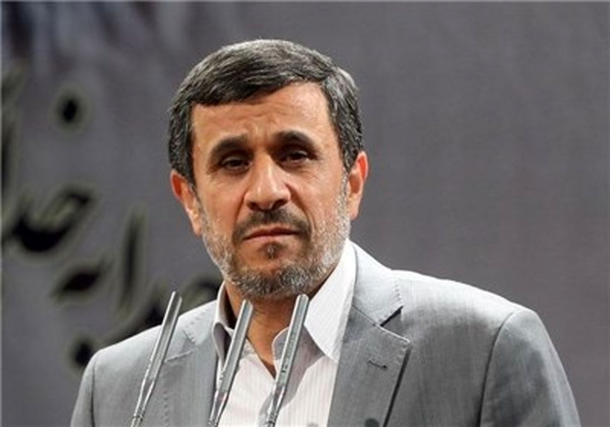 احمدی‌نژاد برای بازدید از مناطق عملیاتی جنوب به اهواز رفت