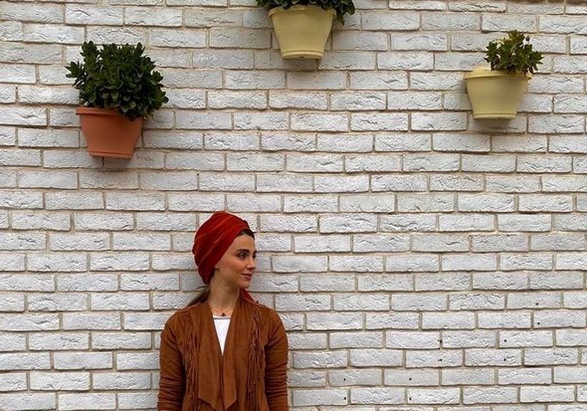 عکس  با حس و حال پاییز لاله مرزبان