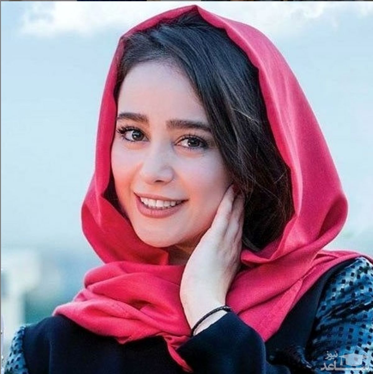 الناز حبیبی با شالی زیبا