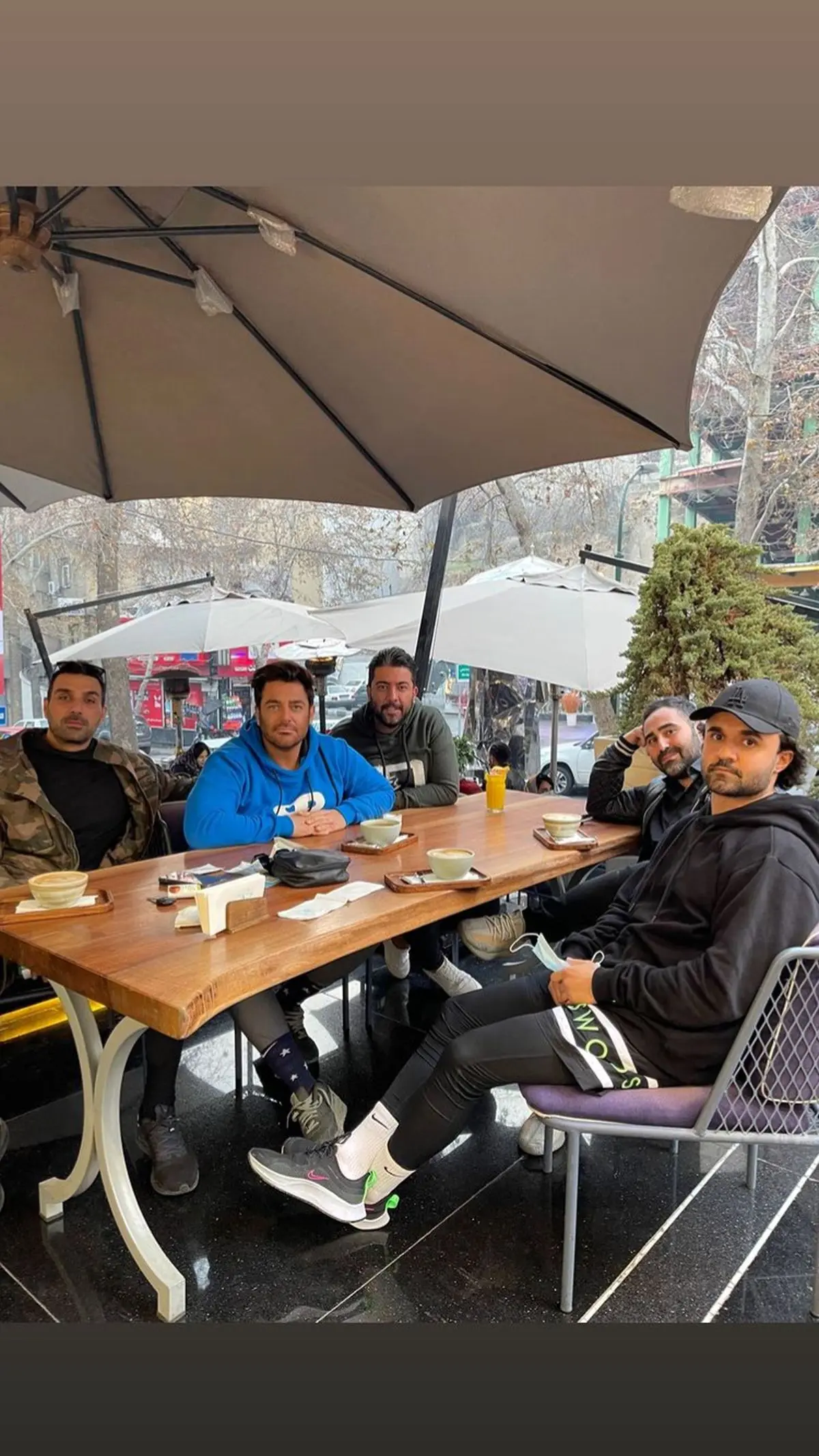 محمدرضا گلزار با دوستانش در رستوران + عکس