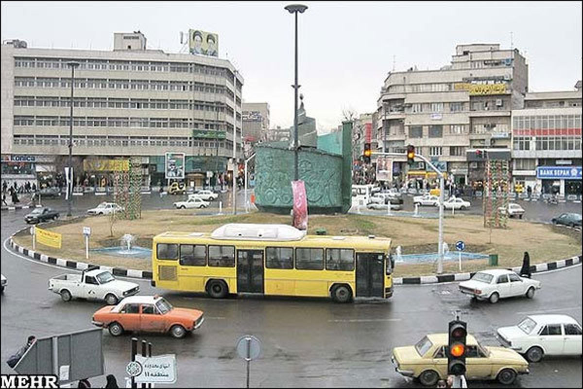   نورپردازی پهنه میدان انقلاب/ ساماندهی تابلوهای کسب و کار