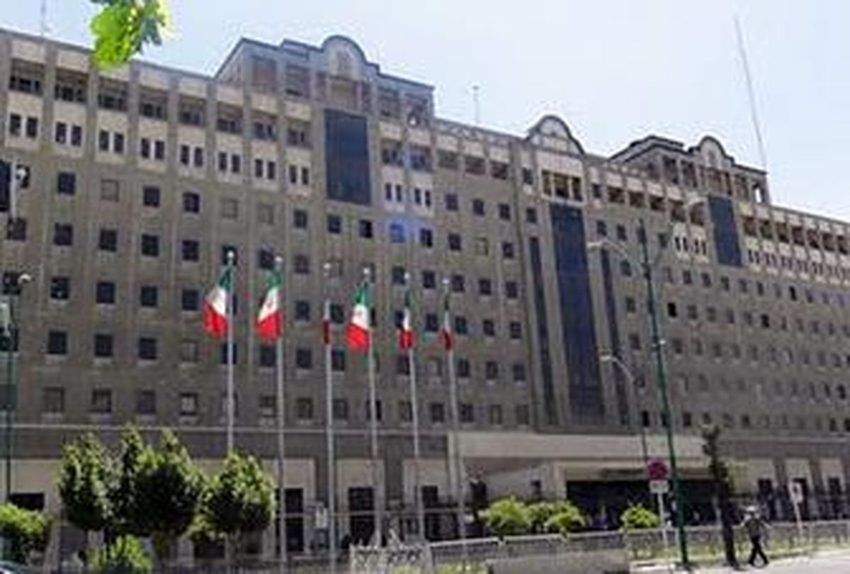 تجمع جمعی از بازنشستگان پیش از موعد مقابل مجلس