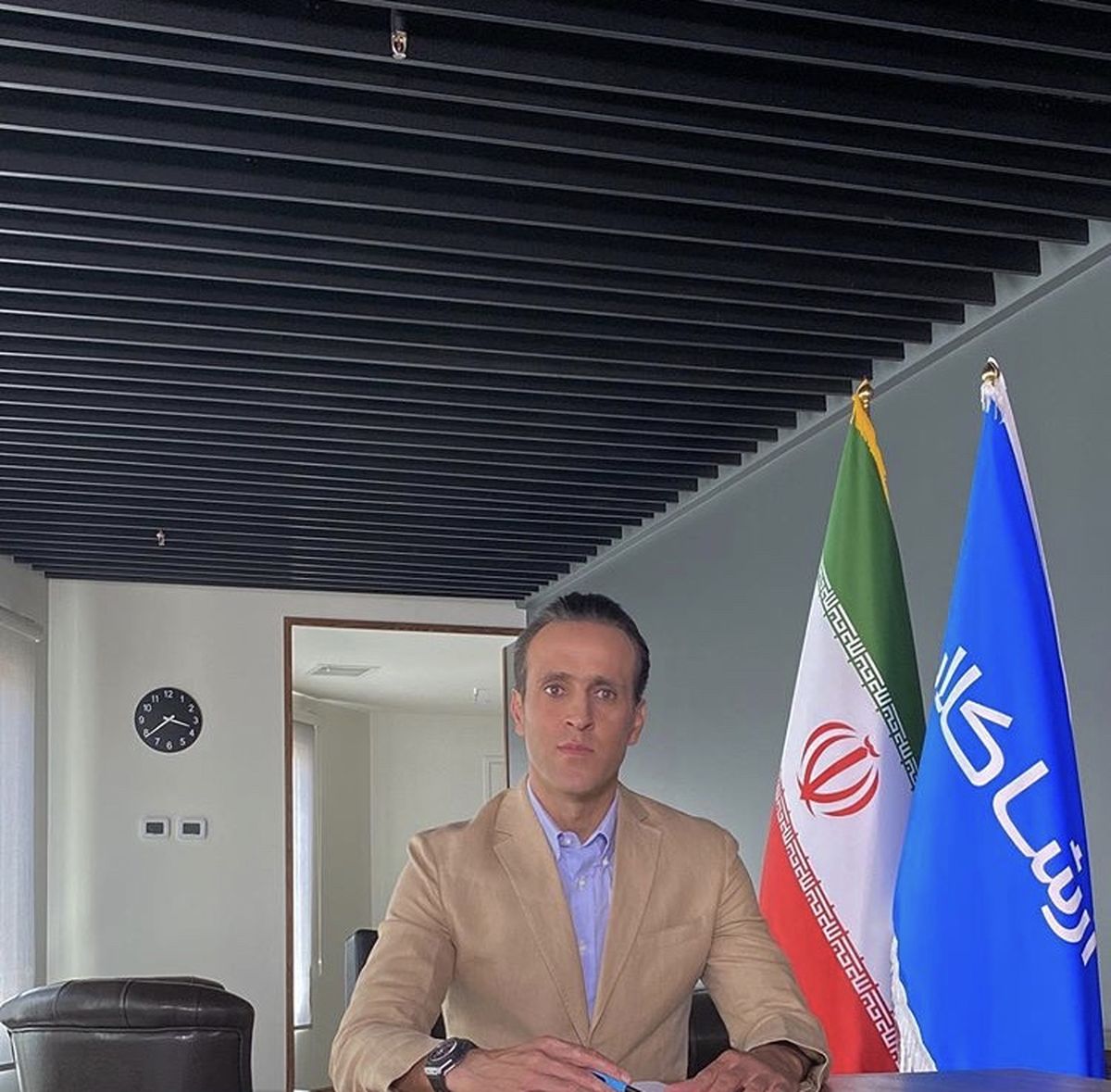 محل کار رسمی علی کریمی + عکس