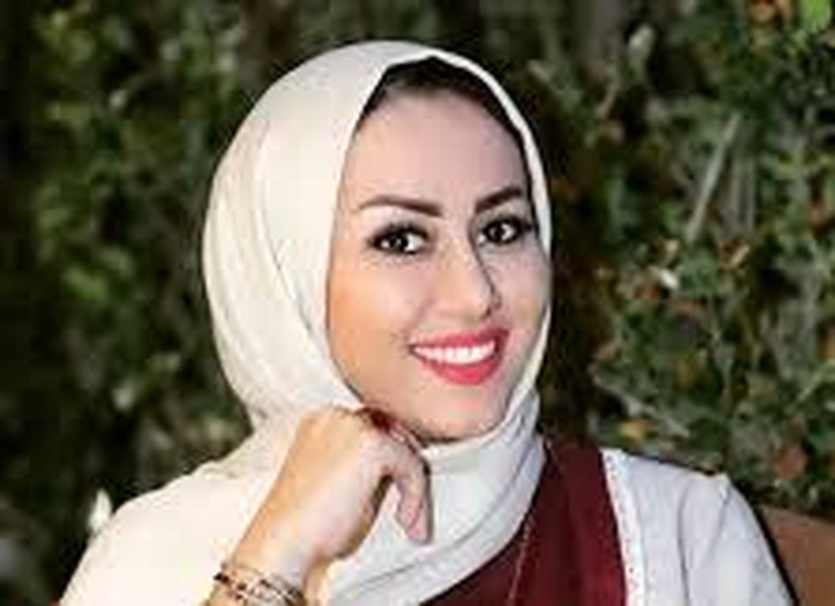 تکیه مریم وطن پور بر دیواری سرد/عکس