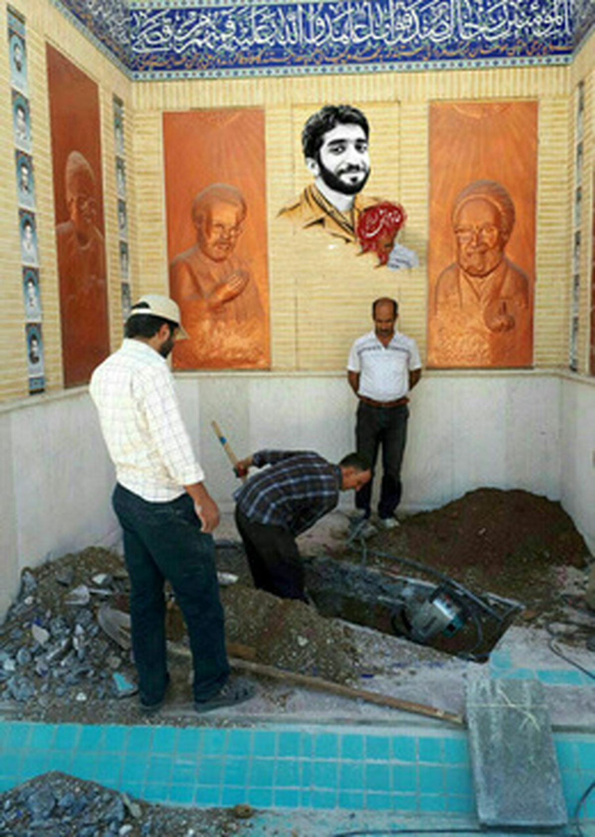 آماده سازی قبر مطهر شهید حججی (عکس)