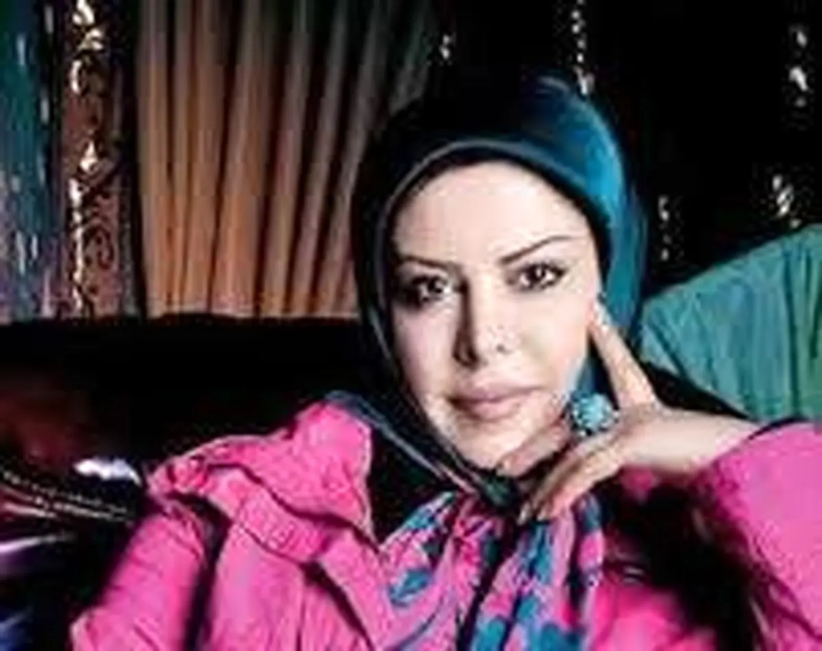 عکس سیاه و سفیدِ «فلور نظری»
