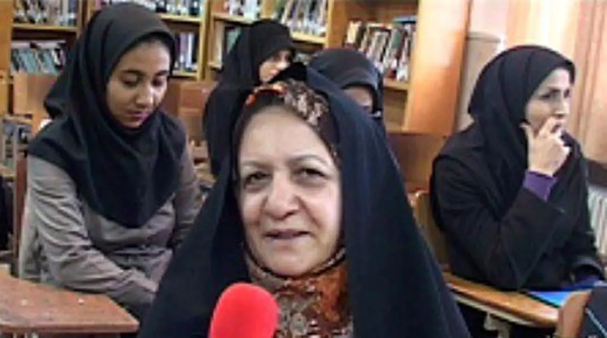 مادر 60 ساله دانشجوی پسرس شد!