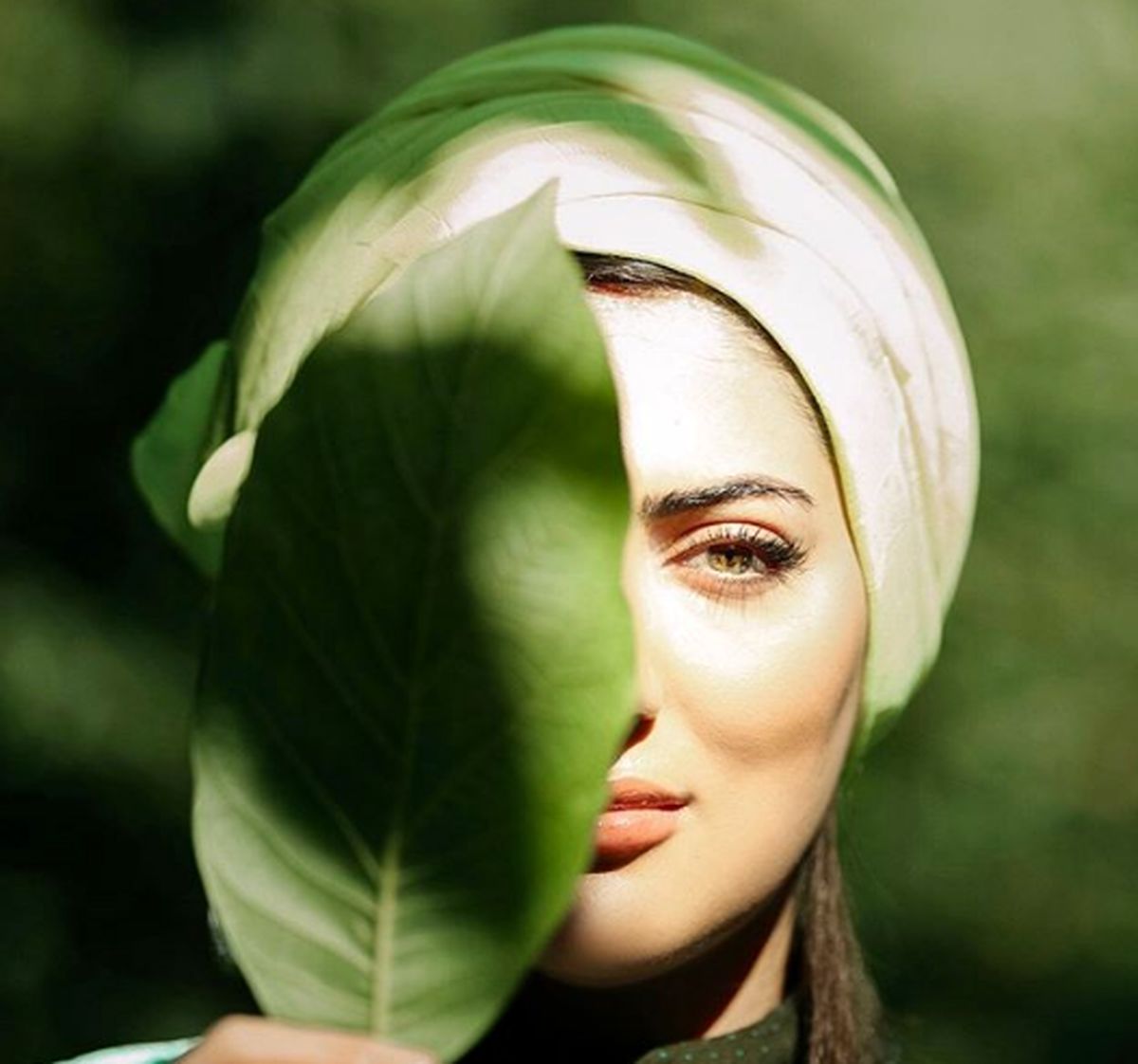 عکس سرسبز هلیا امامی در طبیعت