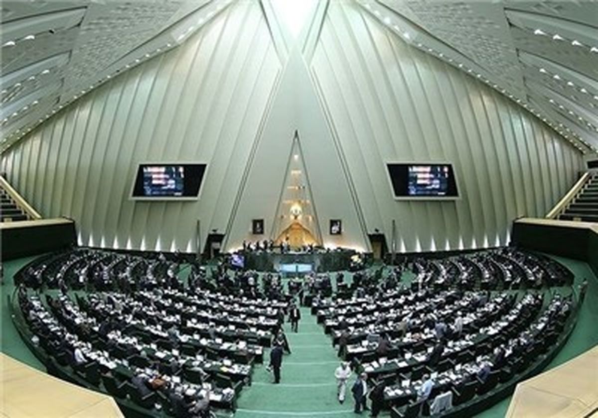 مجلس برای فرجی‌دانا" دست به جیب" شد