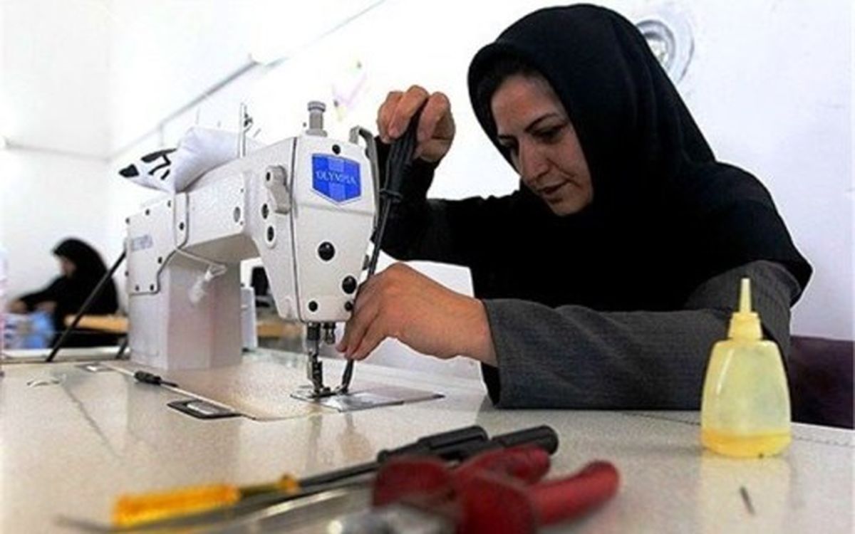 بارسنگين زندگي بردوش 2.5 ميليون زن/ سن زنان سرپرست خانوار به زير 18 سال رسيده است