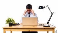 با این رفتارها در محیط کارتان بی ارزش می شوید