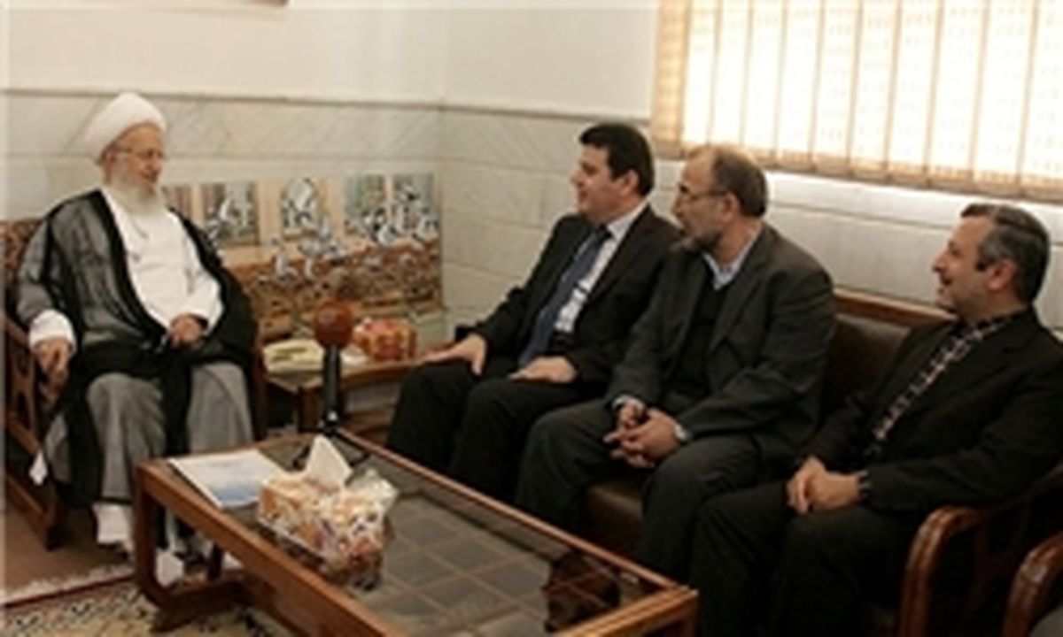 دموکراسی از لوله تفنگ درنمی‌آید