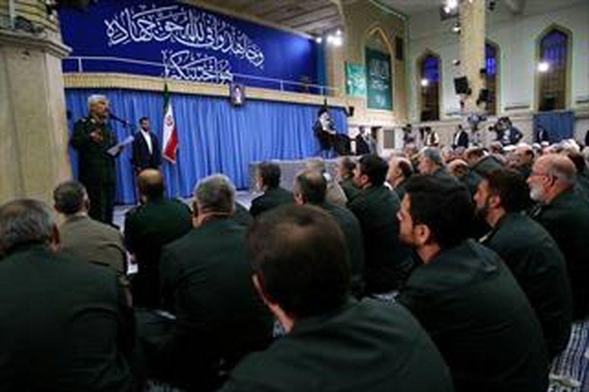 حاج قاسم سلیمانی در بیت رهبری/عکس