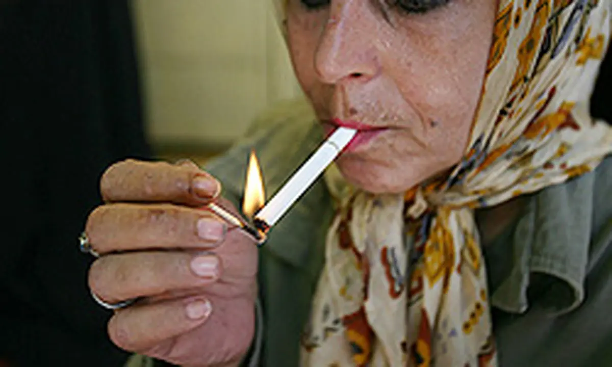 وضعیت بد زنان سیگاری در شمال تهران