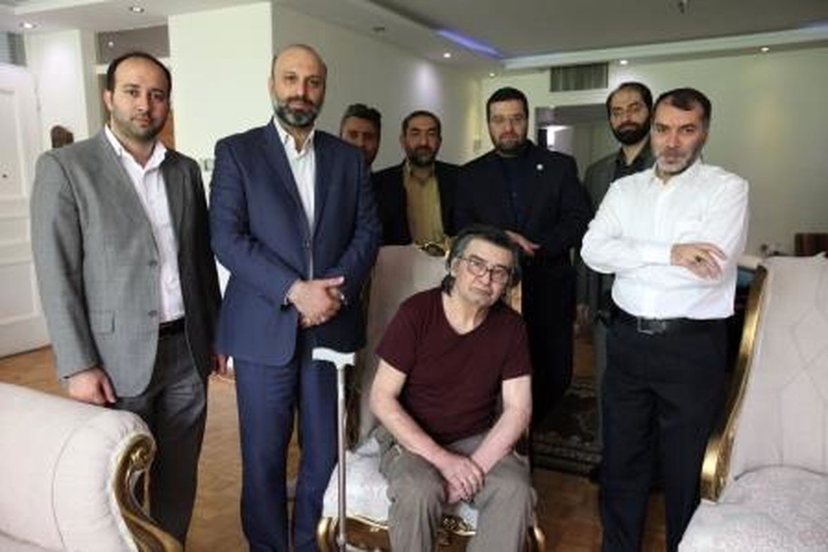 حضور مدیران رسانه ملی در منزل رضا رویگری 