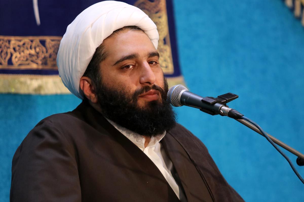 نماز امیرالمومنین(ع) بر پیکر یک مسیحی+فیلم