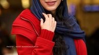 تصویر جدید از مونا فرجاد در کنار شومینه