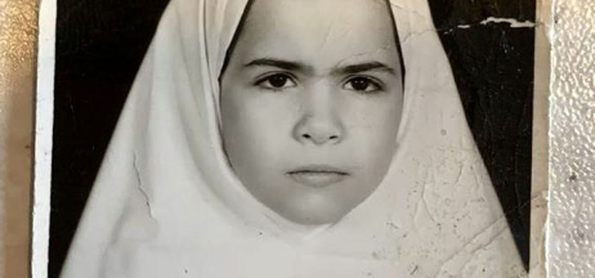 کودکی بامزه ملیکا شریفی نیا با لباس مدرسه + عکس