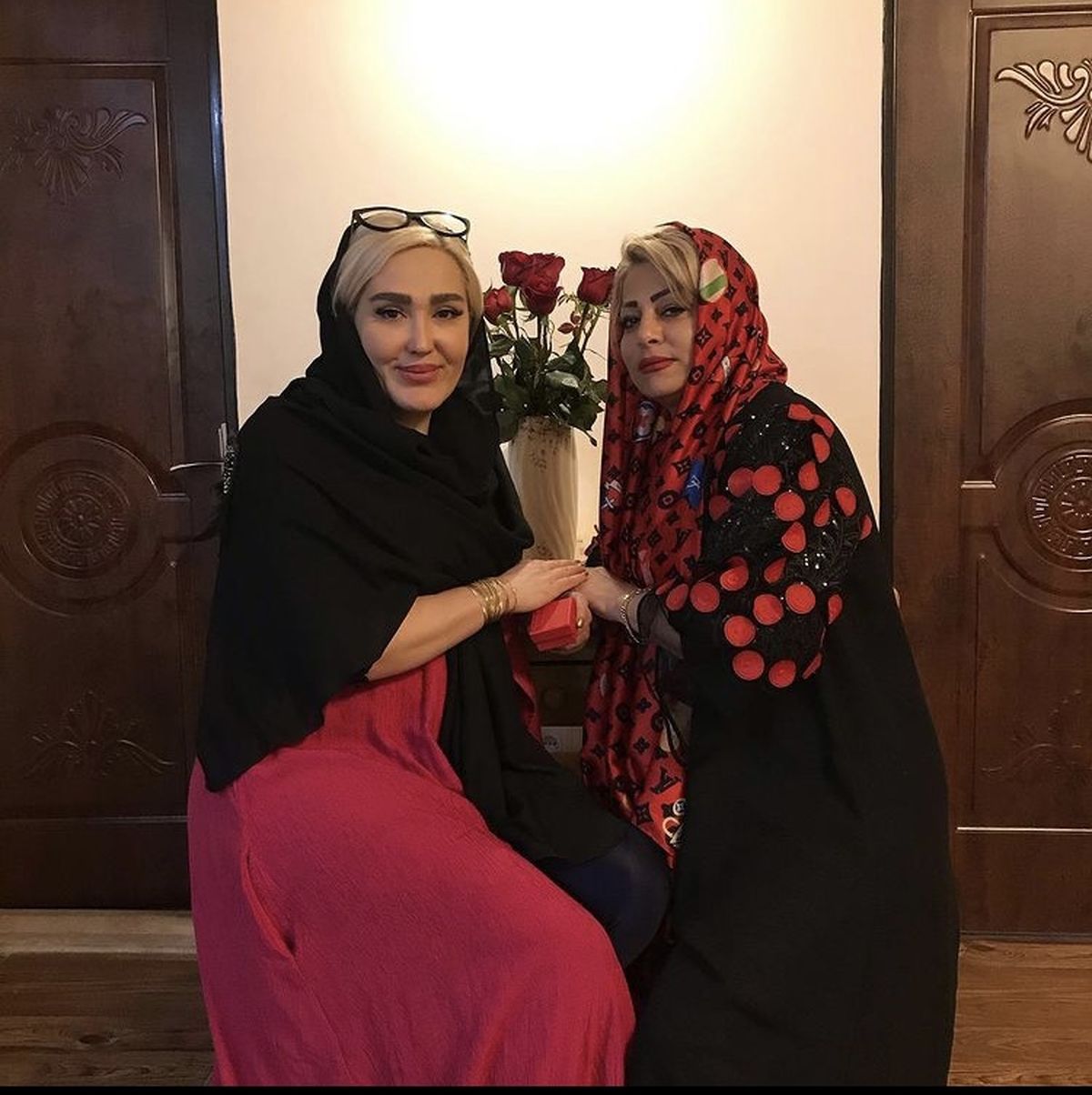 زهره فکور صبور در کنار دوستش + عکس