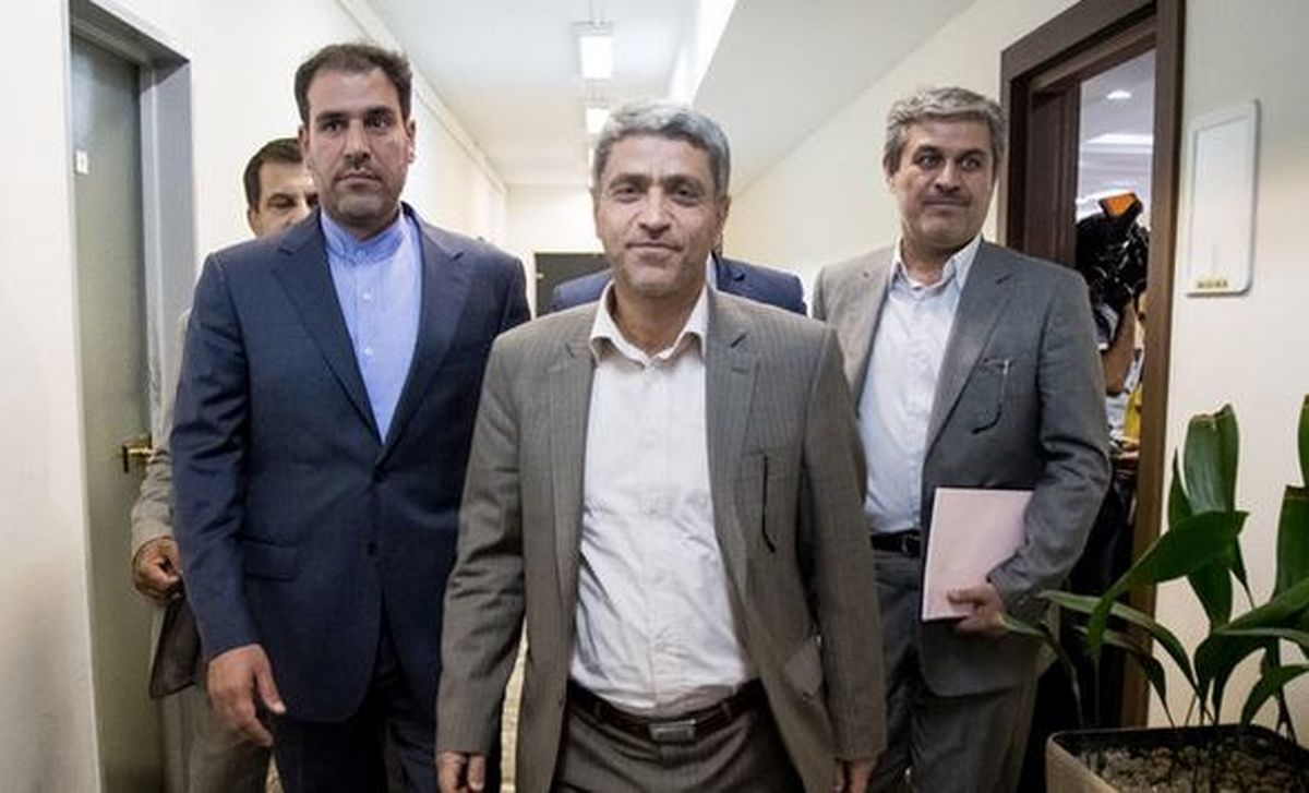 فشارهایی که وزیر اقتصاد را وادار به تهدید کرد