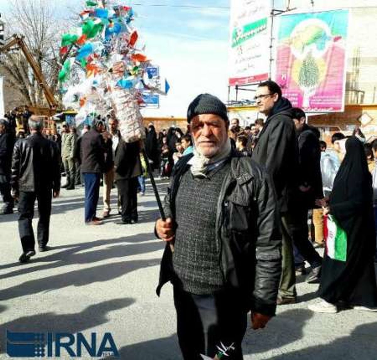 فرفره ها نیز در 22 بهمن زیباتر می چرخند