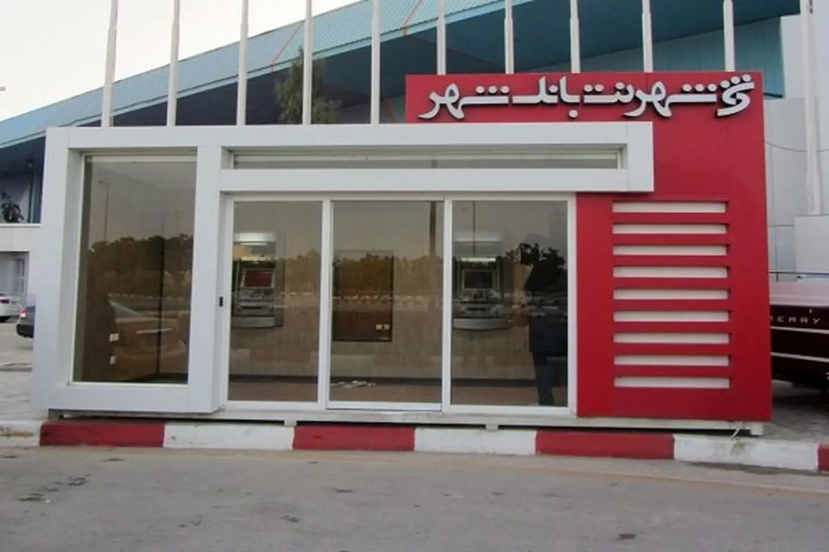 حکمفرمایی بانک ها در پیاده روها/ تردید در عمل به وعده شهردار