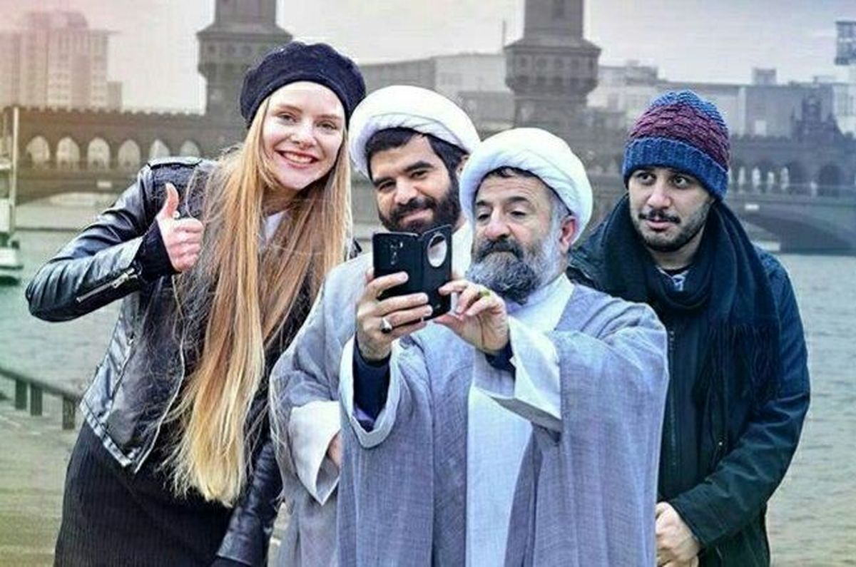 سلفی ۲ بازیگر ایرانی در لباس روحانی با خانم بی حجاب 